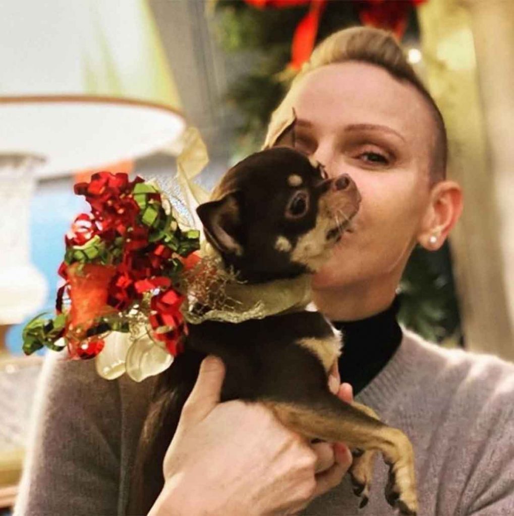 Charlène de Mónaco perrita