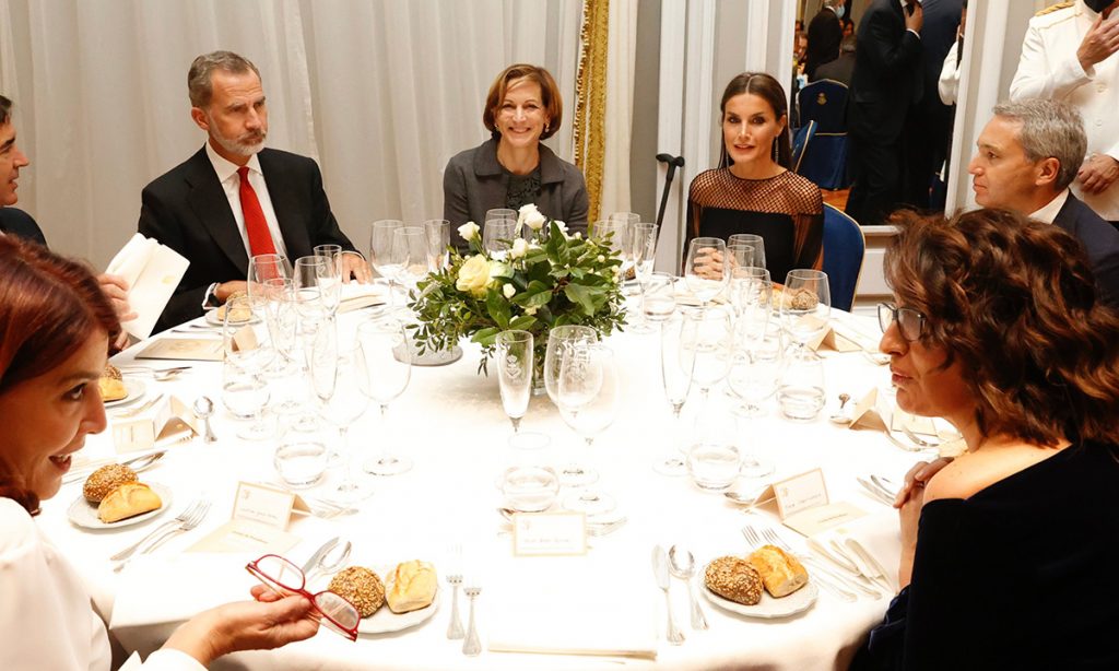 La Reina Letizia, con flecos y a lo loco en el Ritz para dar el Premio Cerecedo