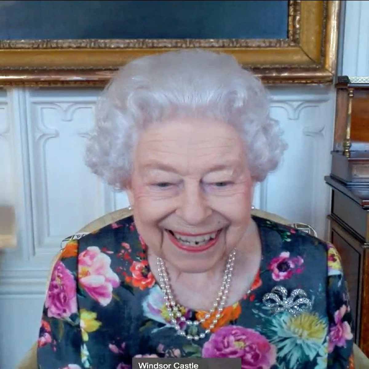 Preocupación por la salud de la Reina Isabel II: obligada a prolongar su descanso "al menos dos semanas"