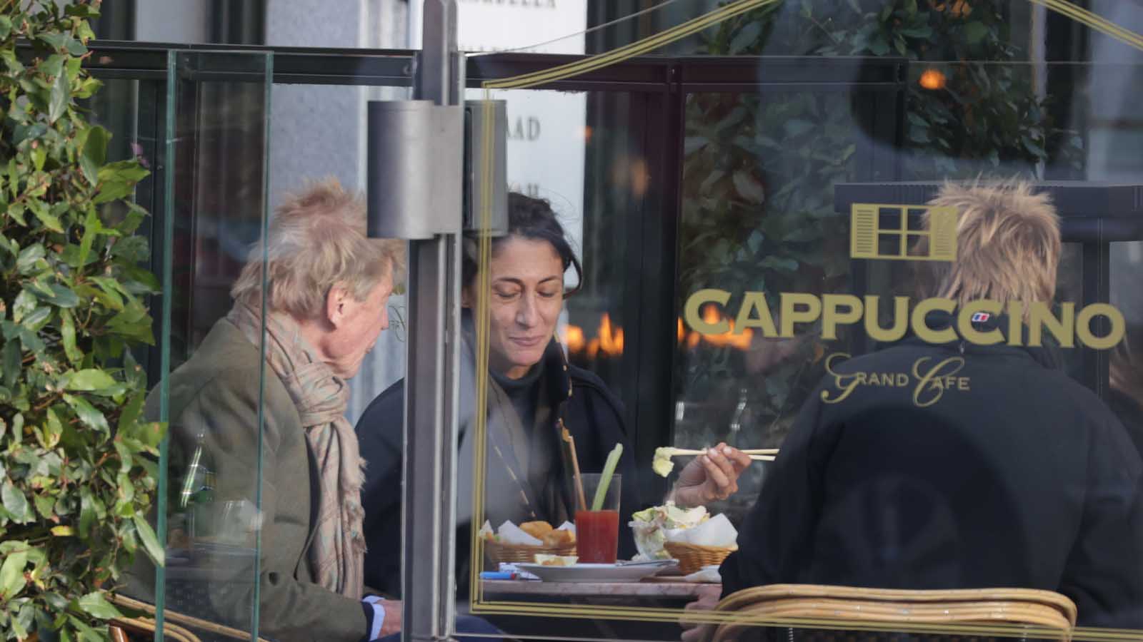 Ernesto de Hannover y Claudia Stilianopoulos disfrutan de una comida junto a Christian de Hannover