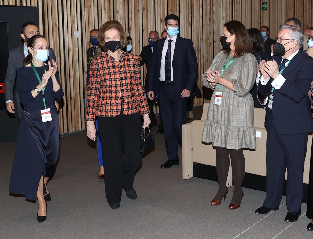 La Reina Sofía no para: ahora recibida entre aplausos en el País Vasco