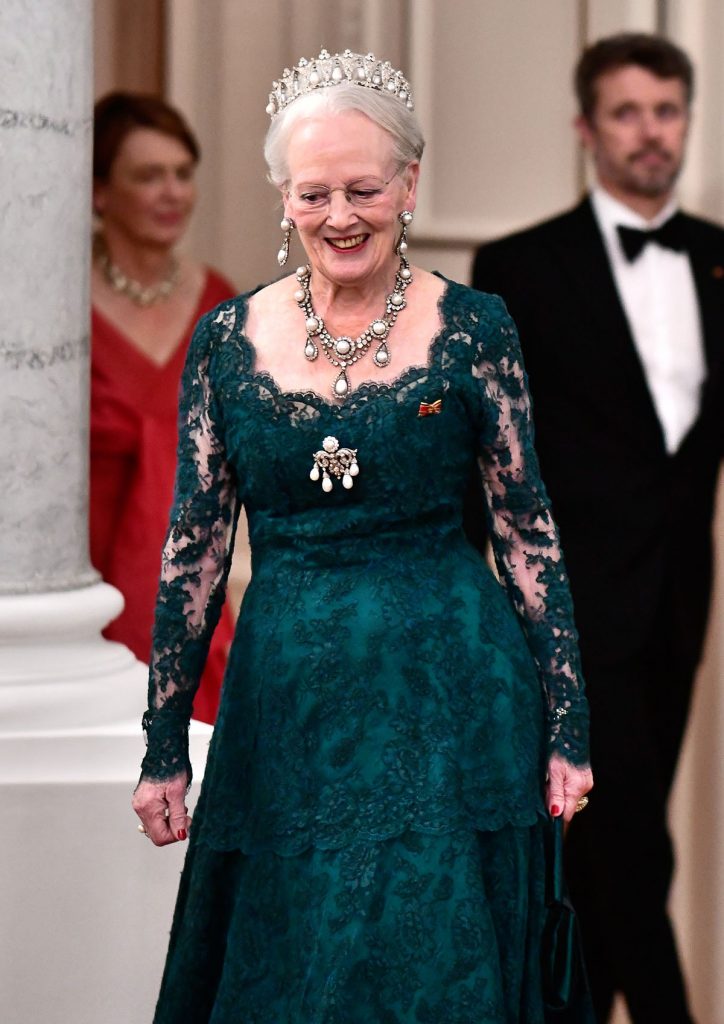 Misterio real: la reina Margarita 'pierde' valiosas joyas en una cena de gala en Berlín