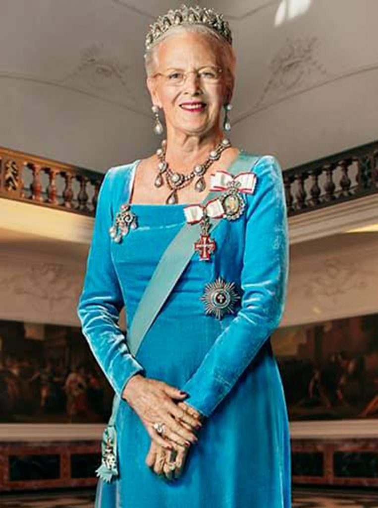 Misterio real: la reina Margarita 'pierde' valiosas joyas en una cena de gala en Berlín