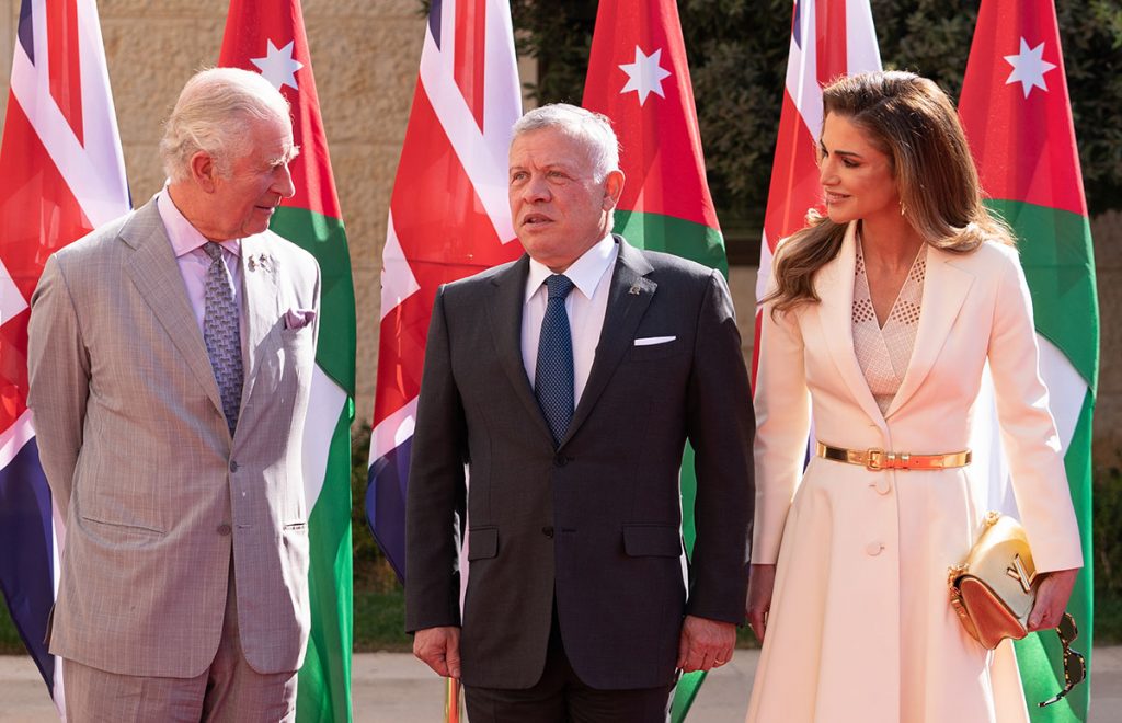 Rania de Jordania empieza su desfile como perfecta anfitriona para Carlos y Camilla de Inglaterra