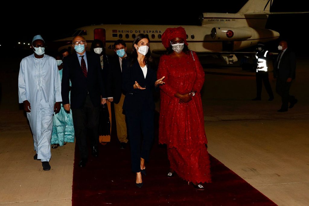 La Reina Letizia aterriza en Senegal en un viaje relámpago