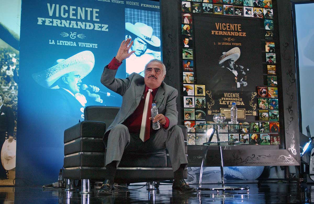 Ranchero music legend Vicente Fernandez speaks during a news conference launching "La Leyenda" a new album that compiles hits of his 50-year career, Wednesday, June 28, 2006, in Mexico City, Mexico. (AP Photo/Jennifer Szymaszek)© RADIAL PRESS