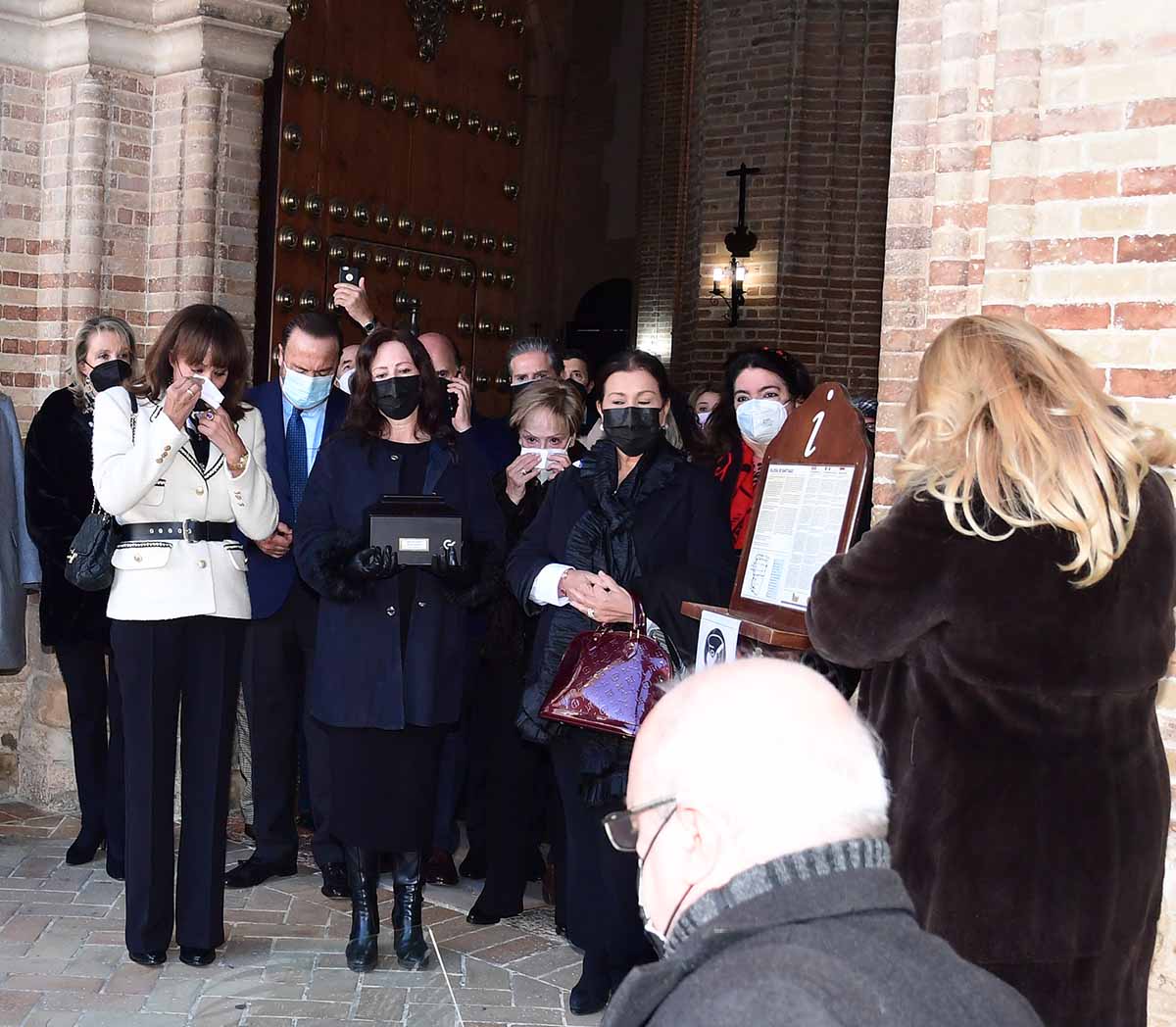 Maria Angeles Grajal and Gabriela Ostos durante el Homenaje a Jaime Ostos en Ã‰cija el sÃ¡bado 22 de enero de 2022.