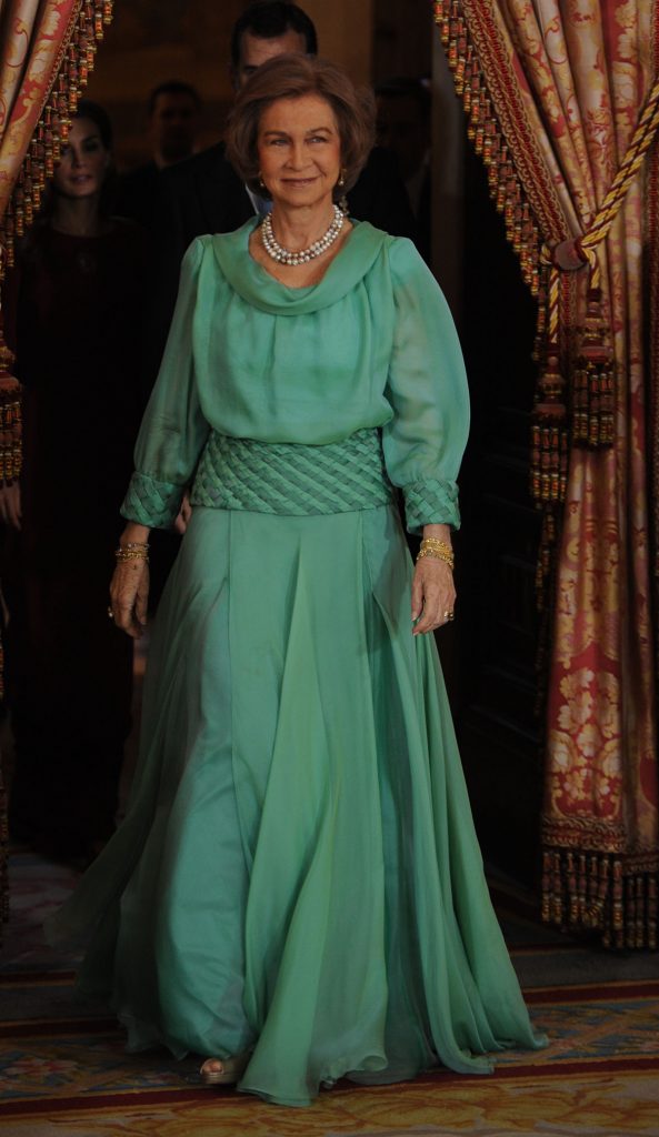 La Reina Letizia reestrena en el Palacio Real un diseño del gusto de la Reina Sofía