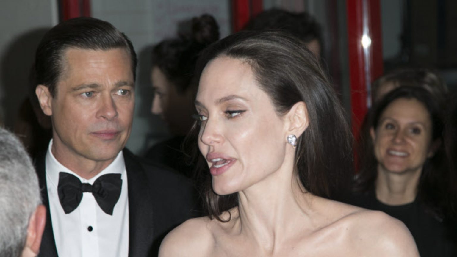 Brad Pitt denuncia a Angelina Jolie por vender su parte de la finca que comparten en Francia