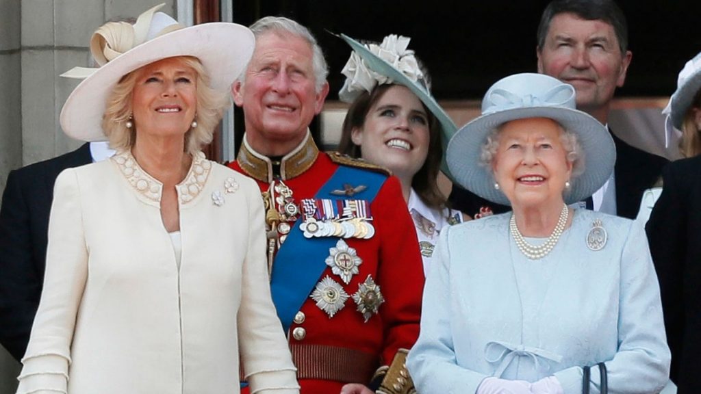 Príncipe Carlos, Camilla, Isabel II