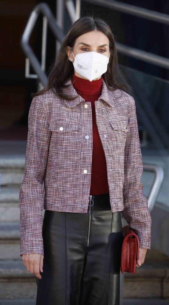 La Reina Letizia estrena la chaquetita que todas queremos ya