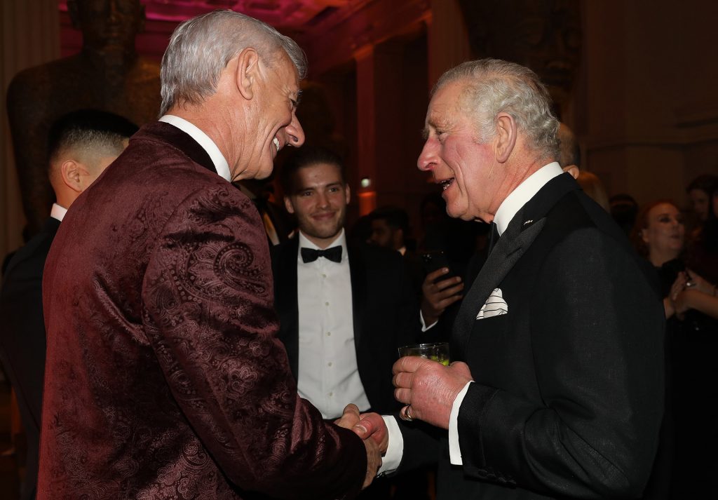 El príncipe Carlos, positivo por covid horas después de ir a una gala sin restricciones