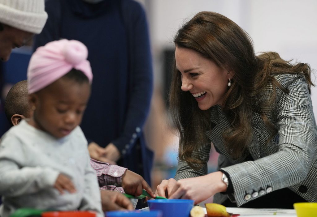¡Todoterreno! Kate Middleton cocina y lee cuentos para los niños