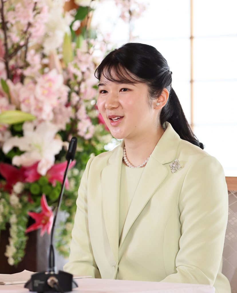 Aiko de Japón habla por primera vez en su debut (con perlas) como mujer adulta