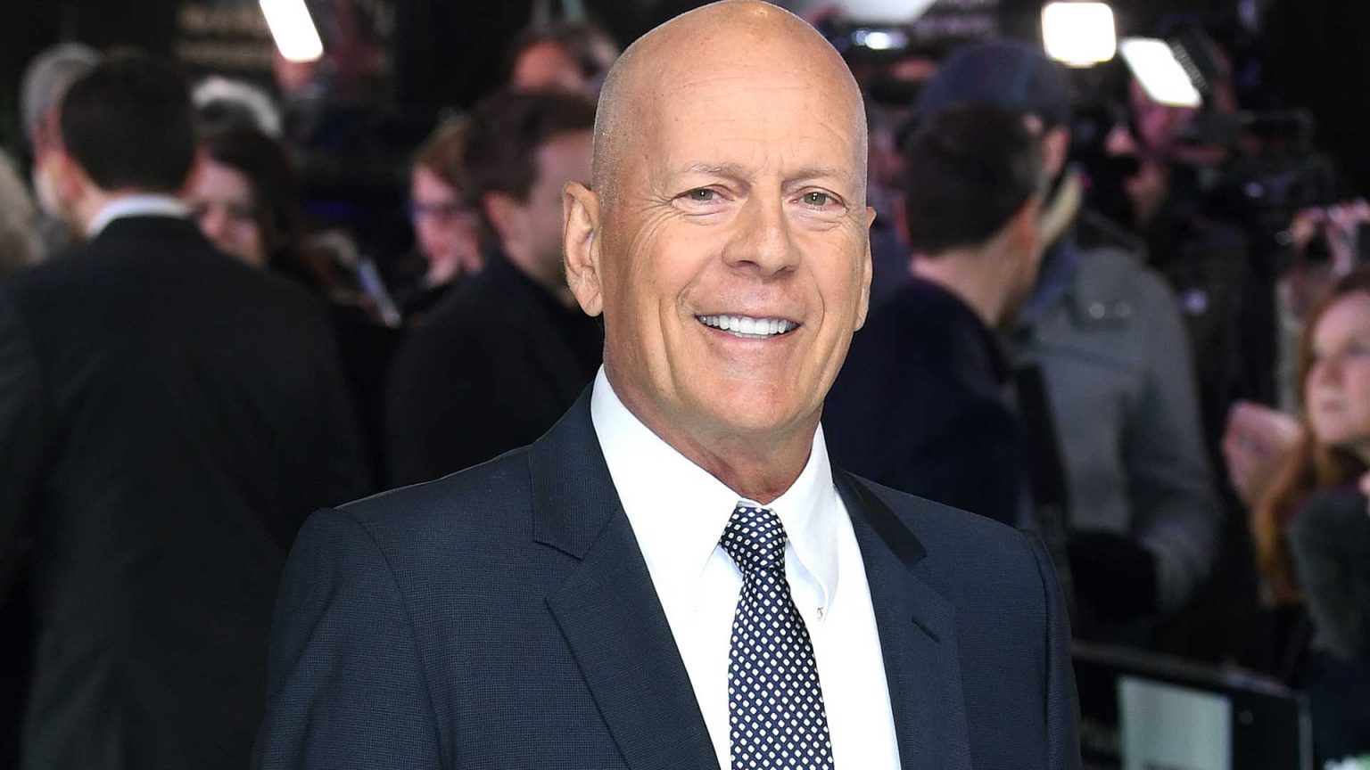 Bruce Willis se retira por una enfermedad cerebral, según anuncia Demi Moore