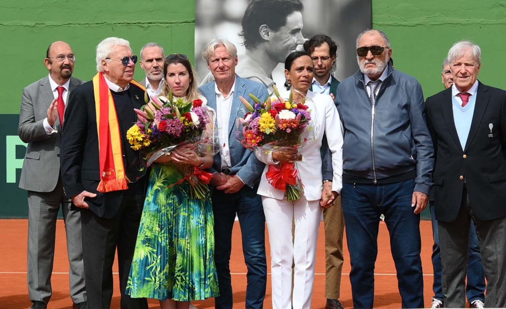 Claudia Rodríguez, rota en lágrimas, en el homenaje a Manolo Santana en Marbella
