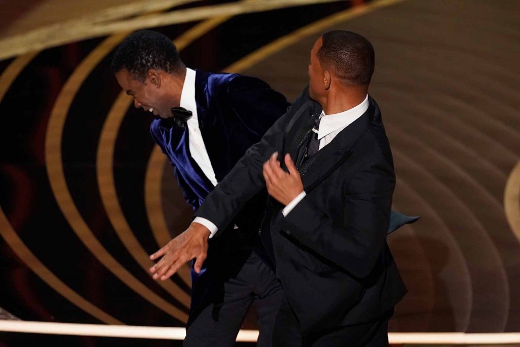 Will Smith da una bofetada a Chris Rock en los Premios Oscar 2022.