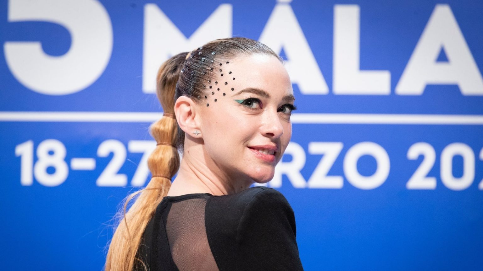 La coleta burbuja de Marta Hazas en el Festival de Cine Málaga es el mejor peinado para invitadas