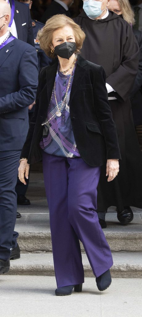 La Reina Sofía vuelve al besapié del Cristo de Medinaceli (y más joven que antes)