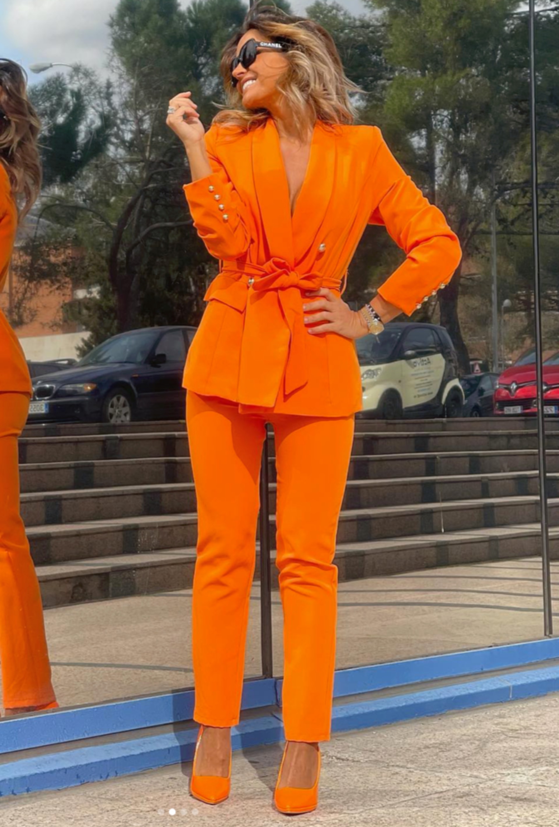 Marta López traje naranja