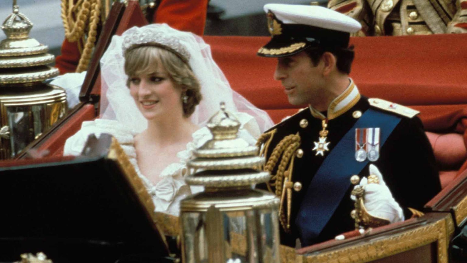 Sale a la luz la carta que el príncipe Carlos escribió a Diana de Gales horas antes de su boda