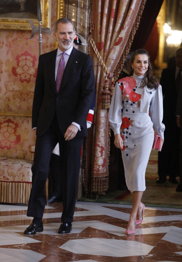 El 'destape' de la Reina Letizia: sin mascarilla y un desliz con su carmín