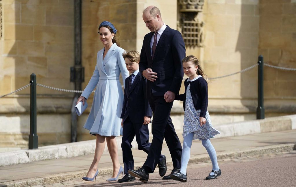 El príncipe Guillermo y Kate Middleton, junto a sus hijos, asisten a la Misa de Pascua