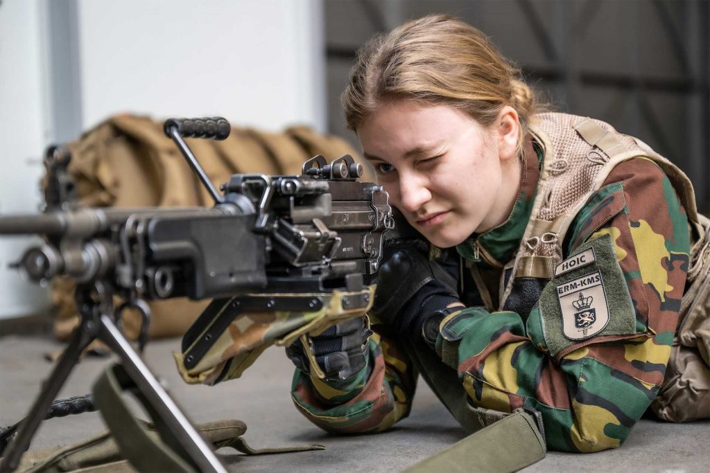 Elisabeth de Bélgica deja Oxford para retomar su duro entrenamiento militar