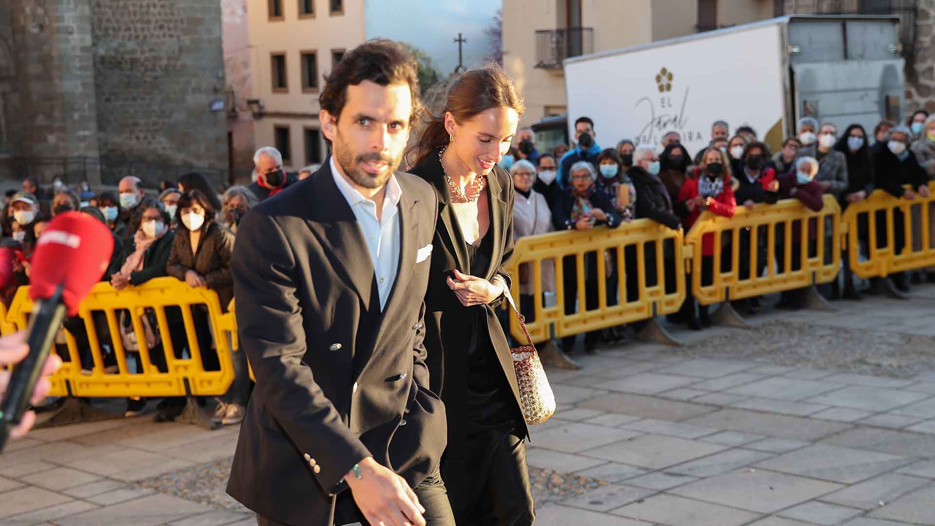 Alonso Aznar and Renata Collado arriving to prewedding of Isabelle Junot and Alvaro Falco in Plasencia, April 1, 2022