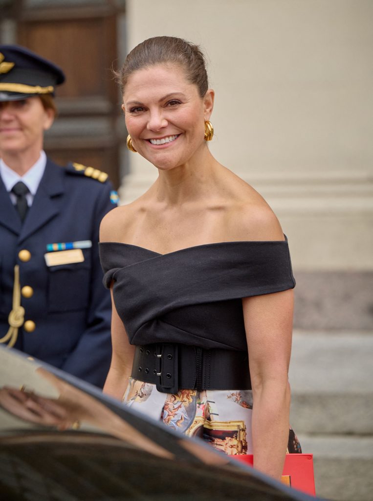 La princesa Victoria de Suecia causa furor con su glamouroso escote