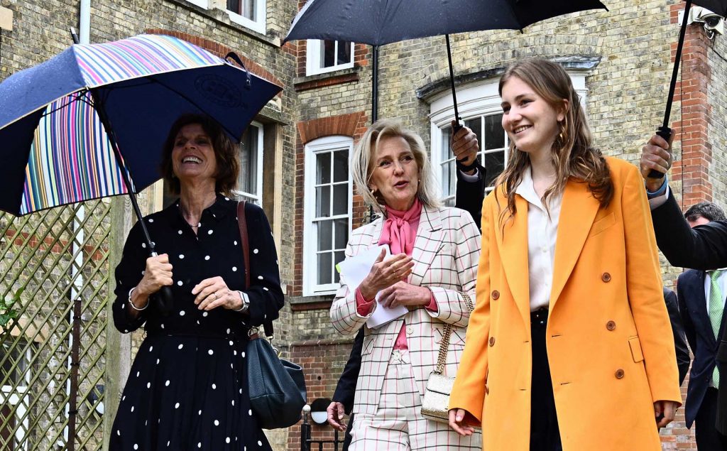 El impecable estilo universitario de Elisabeth de Bélgica durante la visita de su tía Astrid en Oxford