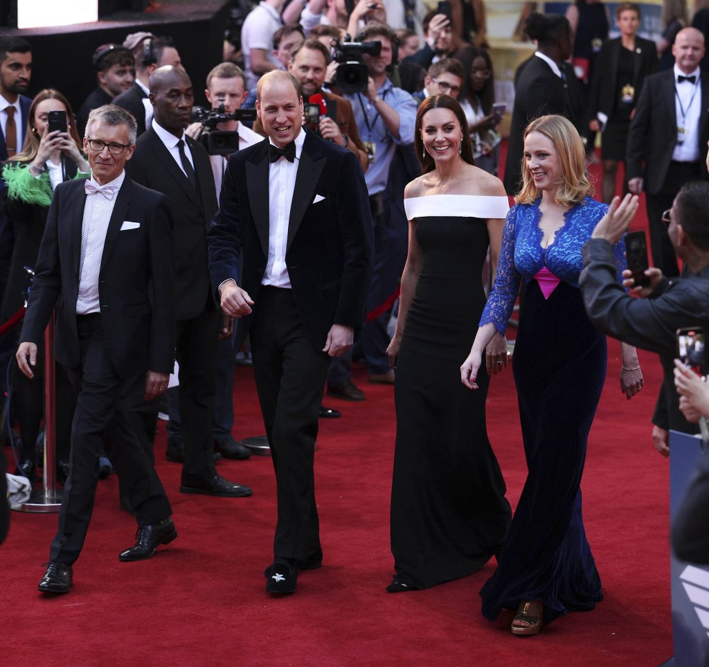 Kate Middleton deslumbra como una estrella con el vestido más glamouroso