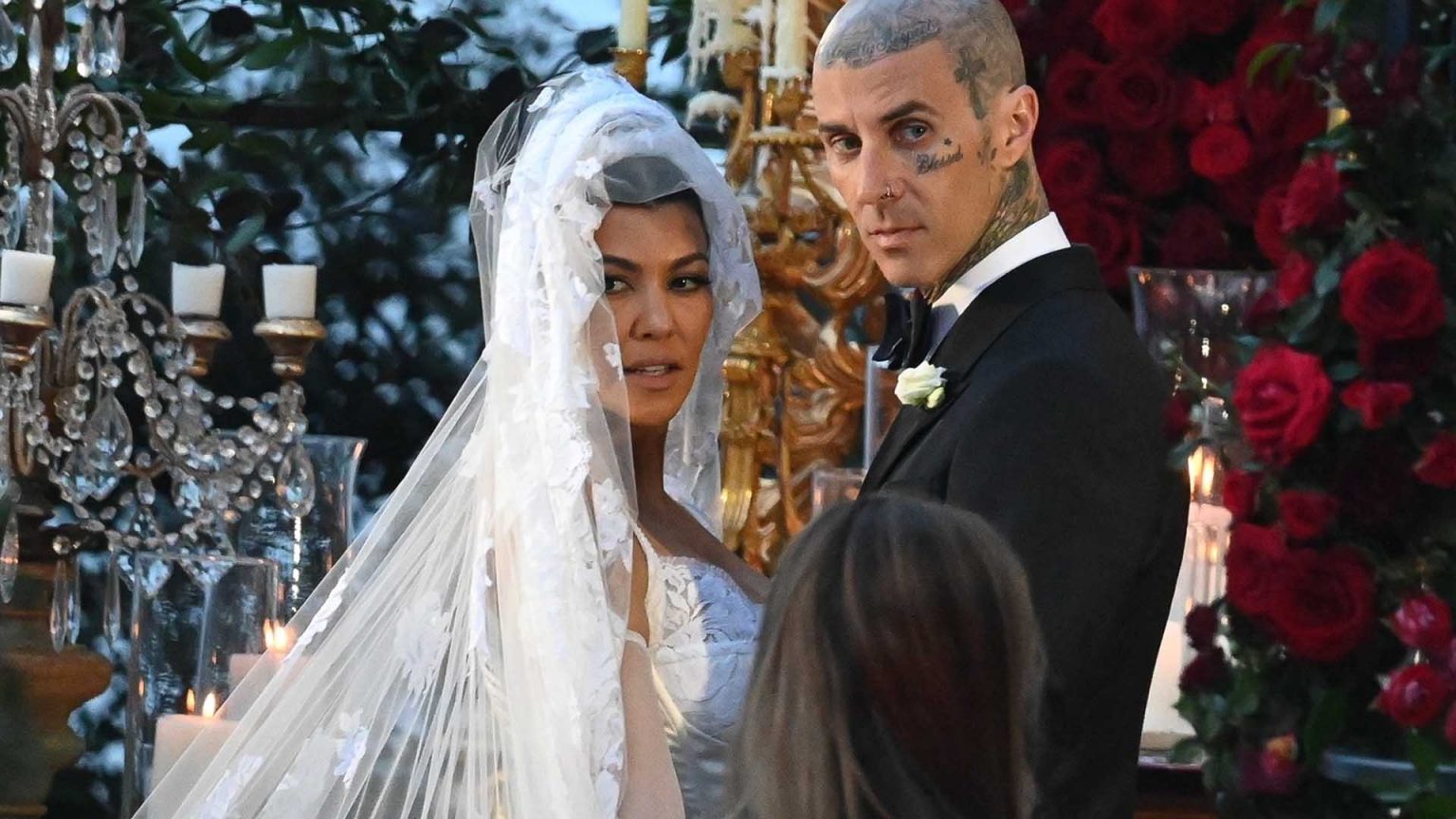 Kourtney Kardashian se casa de corto con Travis Barker: todas las fotos de su tercera boda