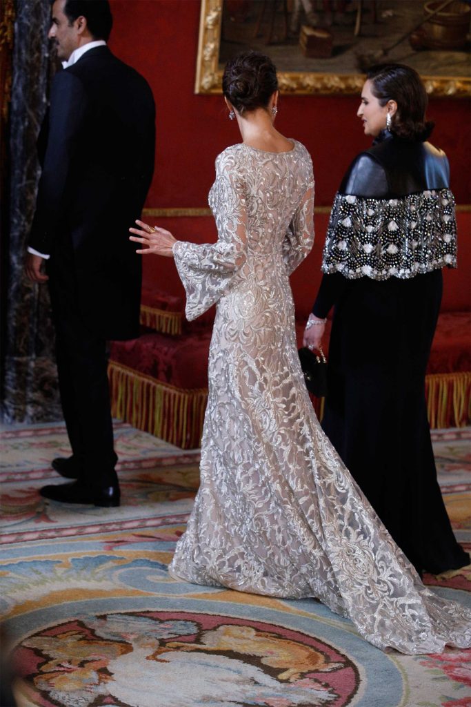 La Reina Letizia brilla en el Palacio Real: sin tiara, pero con un exótico vestido joya