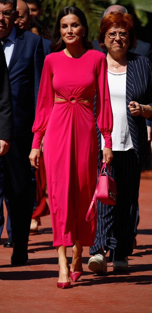 La Reina Letizia se atreve con el vestido 'cut out' que creíamos imposible