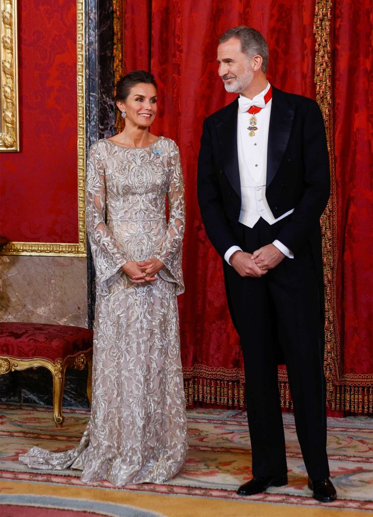La Reina Letizia brilla en el Palacio Real: sin tiara, pero con un exótico vestido joya