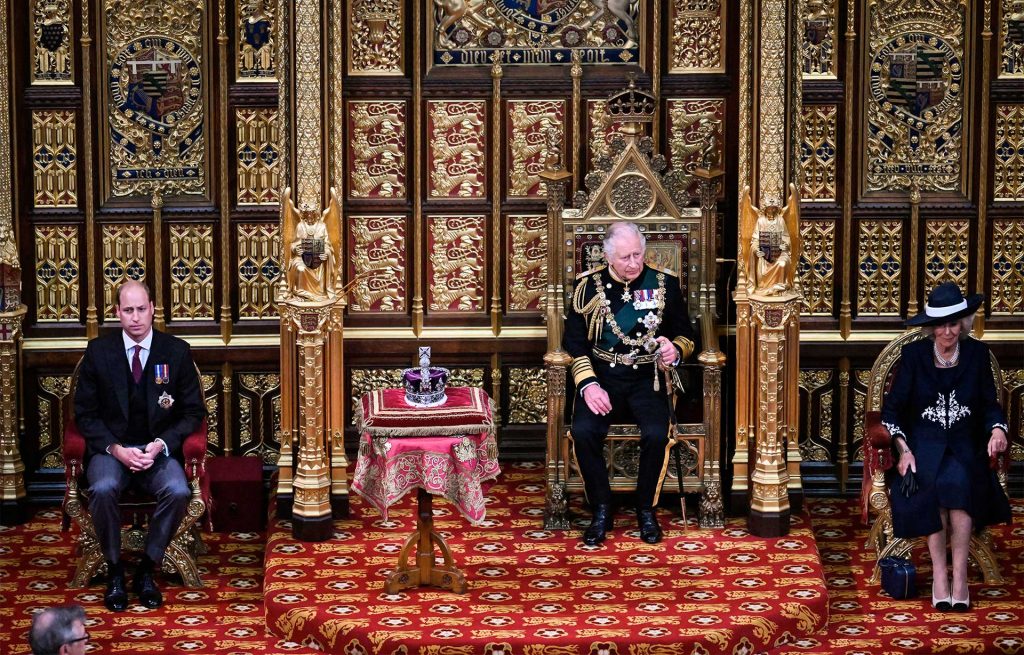 La tristeza de Carlos, Guillermo y Camilla ante la ausencia de la reina Isabel en la apertura del Parlamento