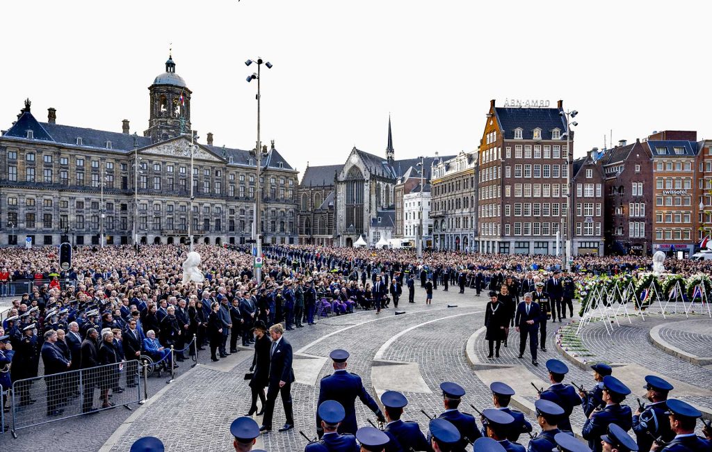Máxima de Holanda se viste de luto en el Día del Recuerdo