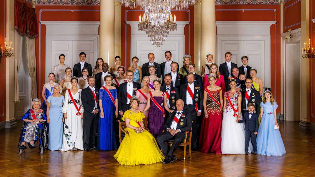 Desfile de tiaras y vestidos largos: los royals se dan cita en el 18 cumpleaños de Ingrid de Noruega