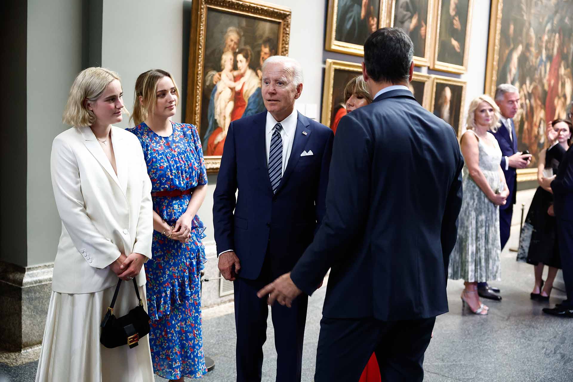 Joe Biden, 'abandonado' por su esposa Jill en la cena oficial con los invitados de la OTAN