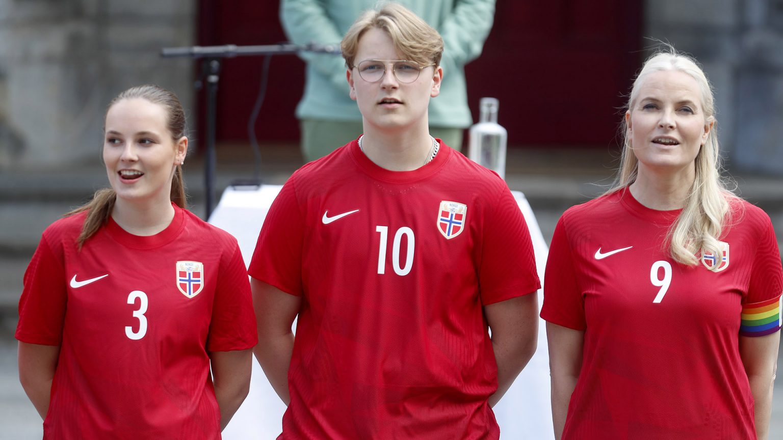 La original 'selección' de fútbol de Mette-Marit de Noruega