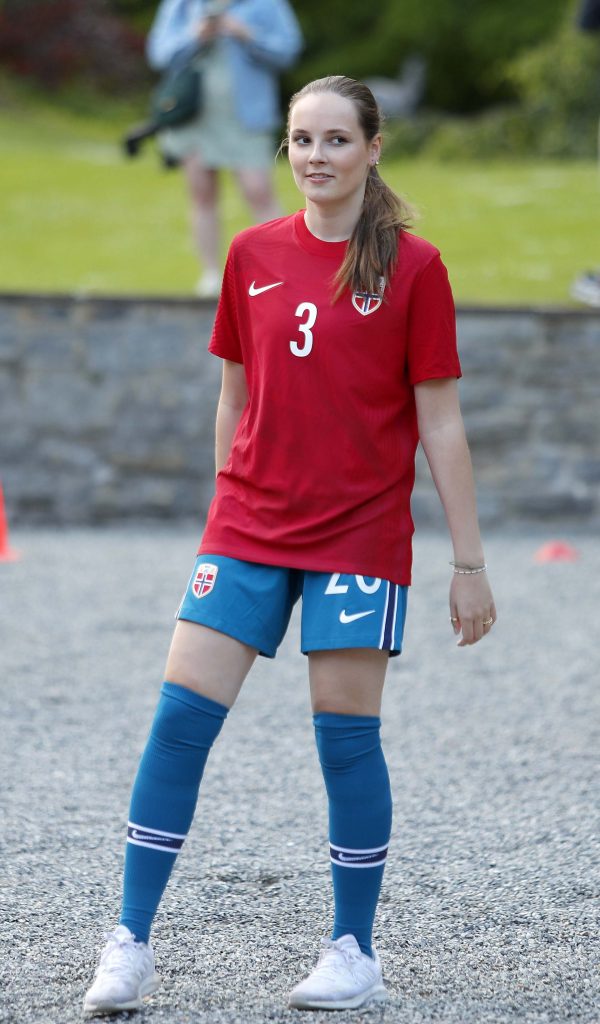 La original 'selección' de fútbol de Mette-Marit de Noruega