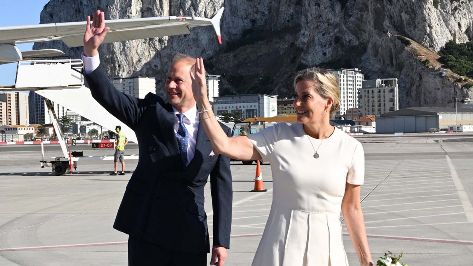 La reina Isabel II envía a los condes de Wessex a un polémico viaje a Gibraltar