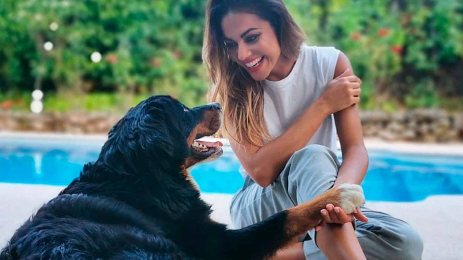 El emocionante reencuentro de Lara Álvarez con sus perros tras tres meses en ‘Supervivientes’