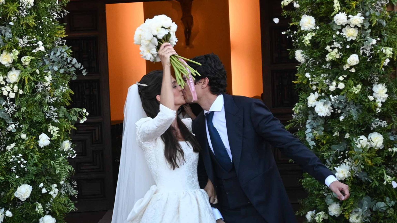 El sobrino de Isabel Preysler, Álvaro Castillejo, reúne a la familia en su romántica boda