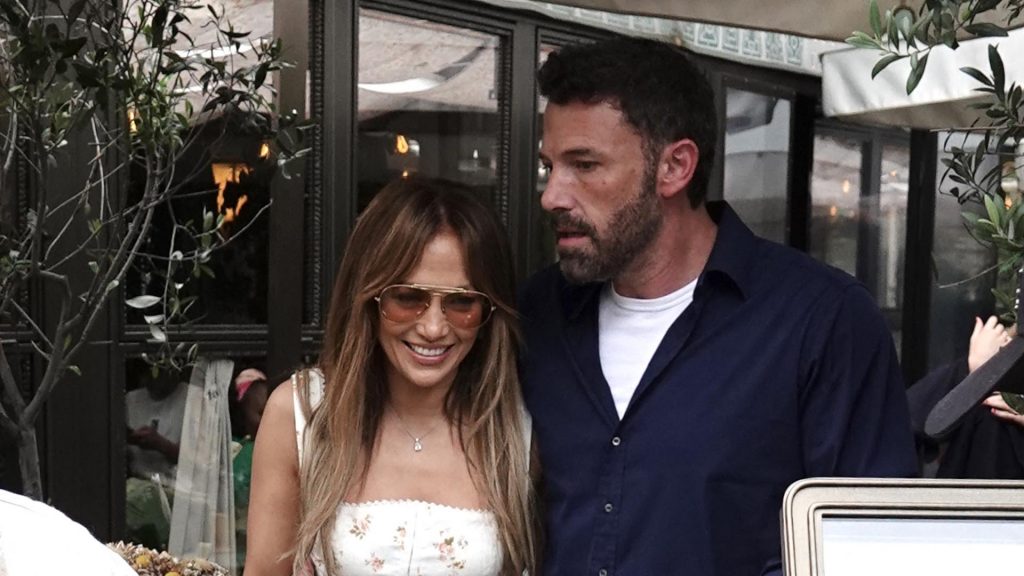 La boda de Jennifer Lopez y Ben Affleck, en jaque: la madre del actor tiene un accidente