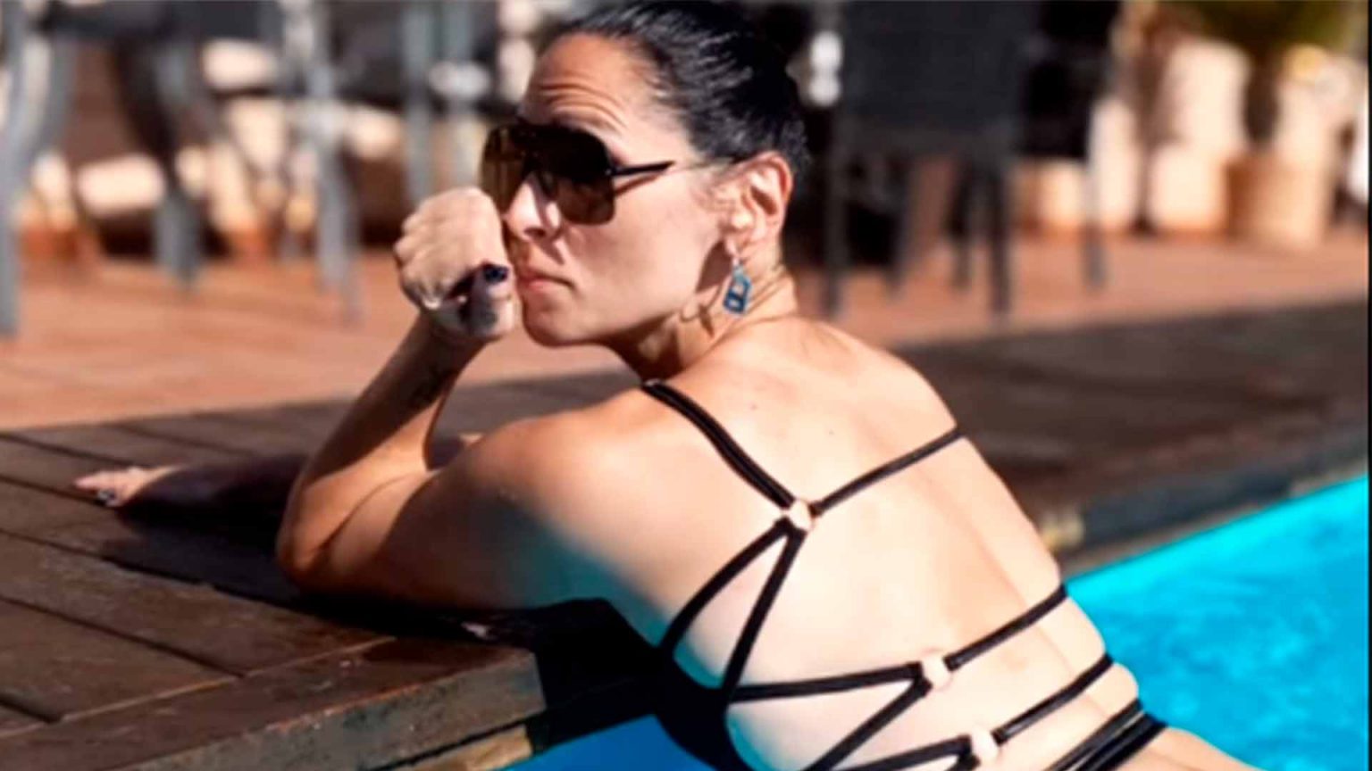 Rosa López, muy sensual, presume en bañador de sus 40 kilos menos