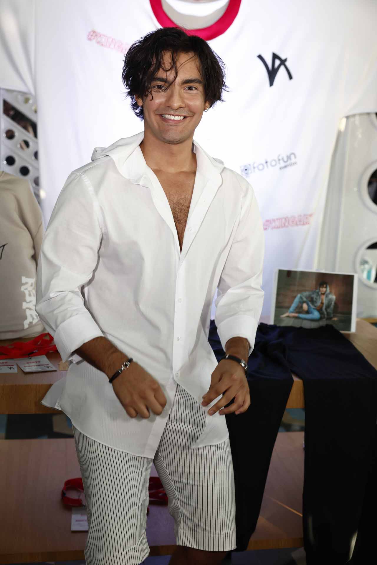 Alejandro, el hijo de Ivonne Reyes, responde sobre Pepe Navarro en su debut como diseñador de ropa