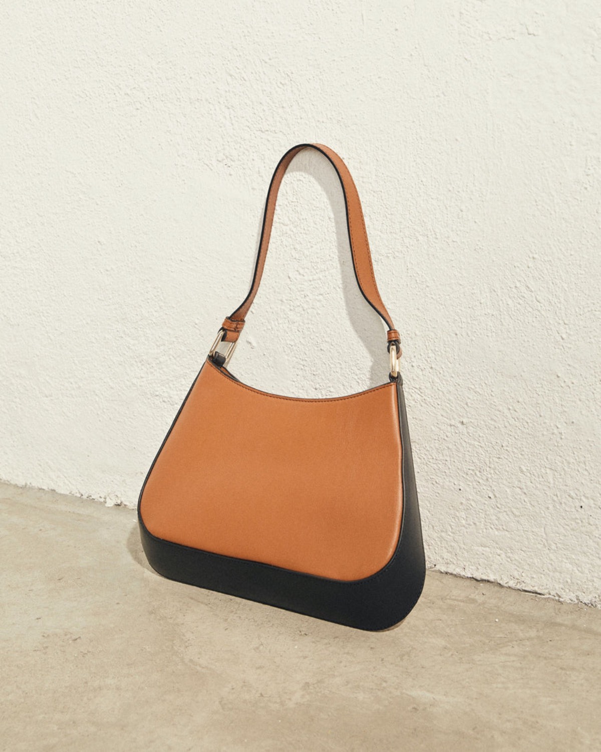 the-c-bicolor-tan-black-handbags-alohas-803119-900x