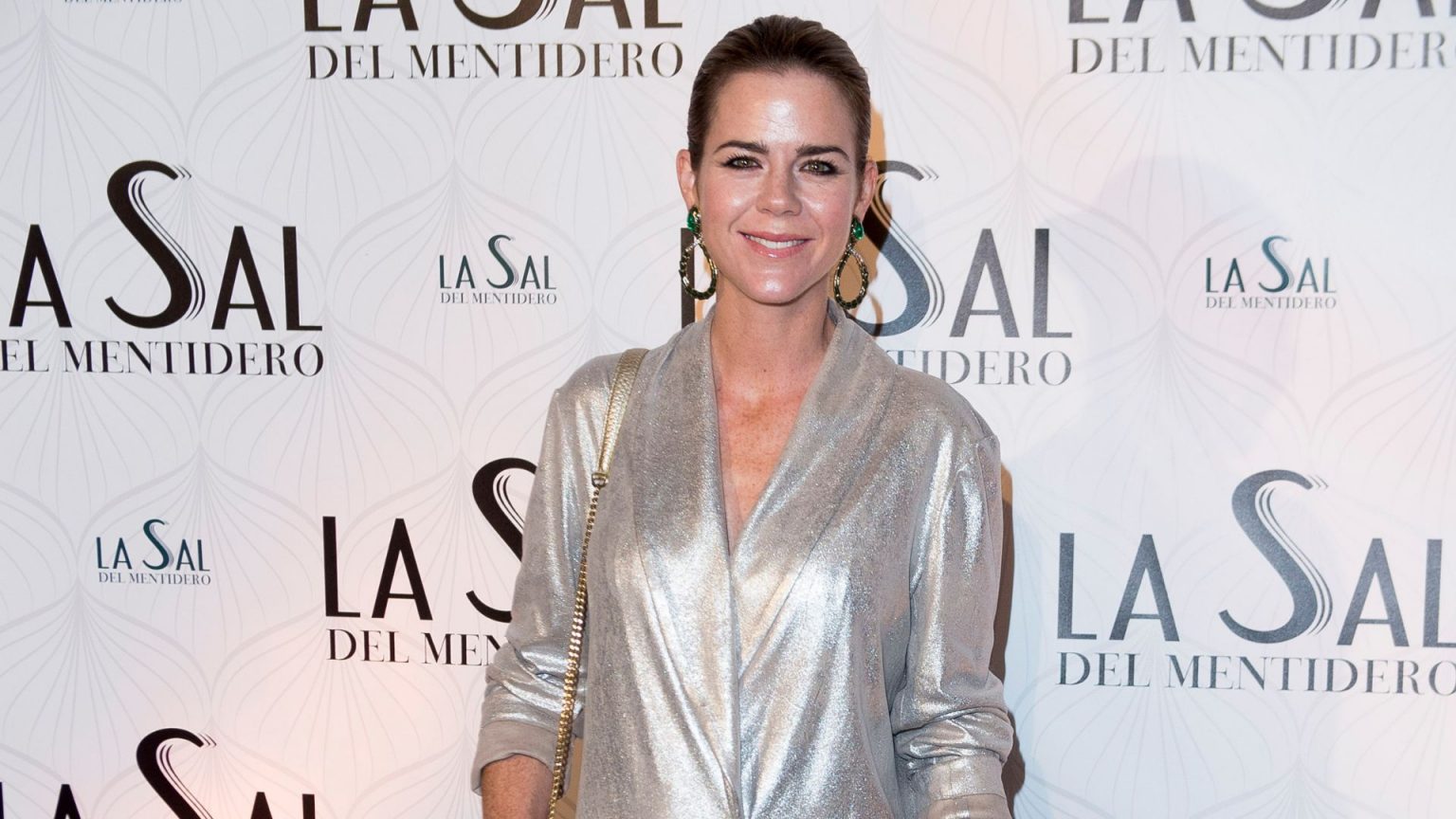 Copia el vestido de fiesta de Zara de Amelia Bono que más rejuvenece